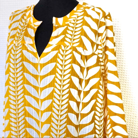 Ann Taylor Factory Tops - Ann Taylor Factory Top Size Medium Yellow Print
